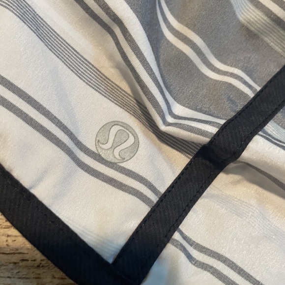 Lululemon Lined Pocket Shorts 10 - Picture 3 of 5
